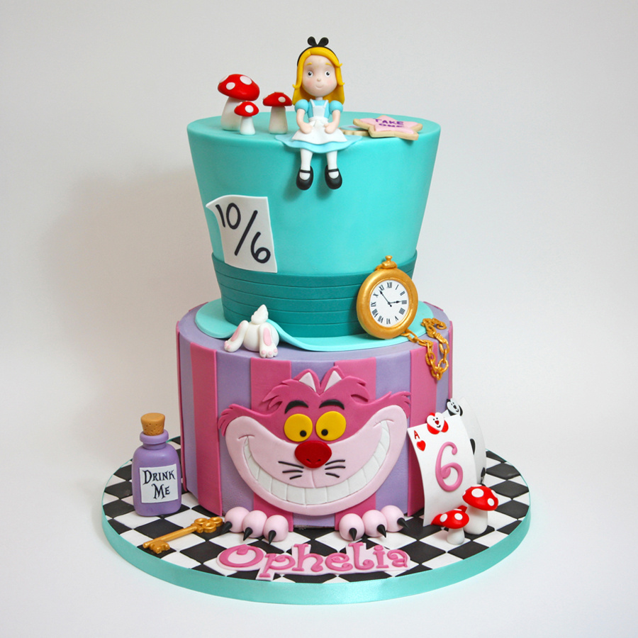 Alice in Wonderland cake