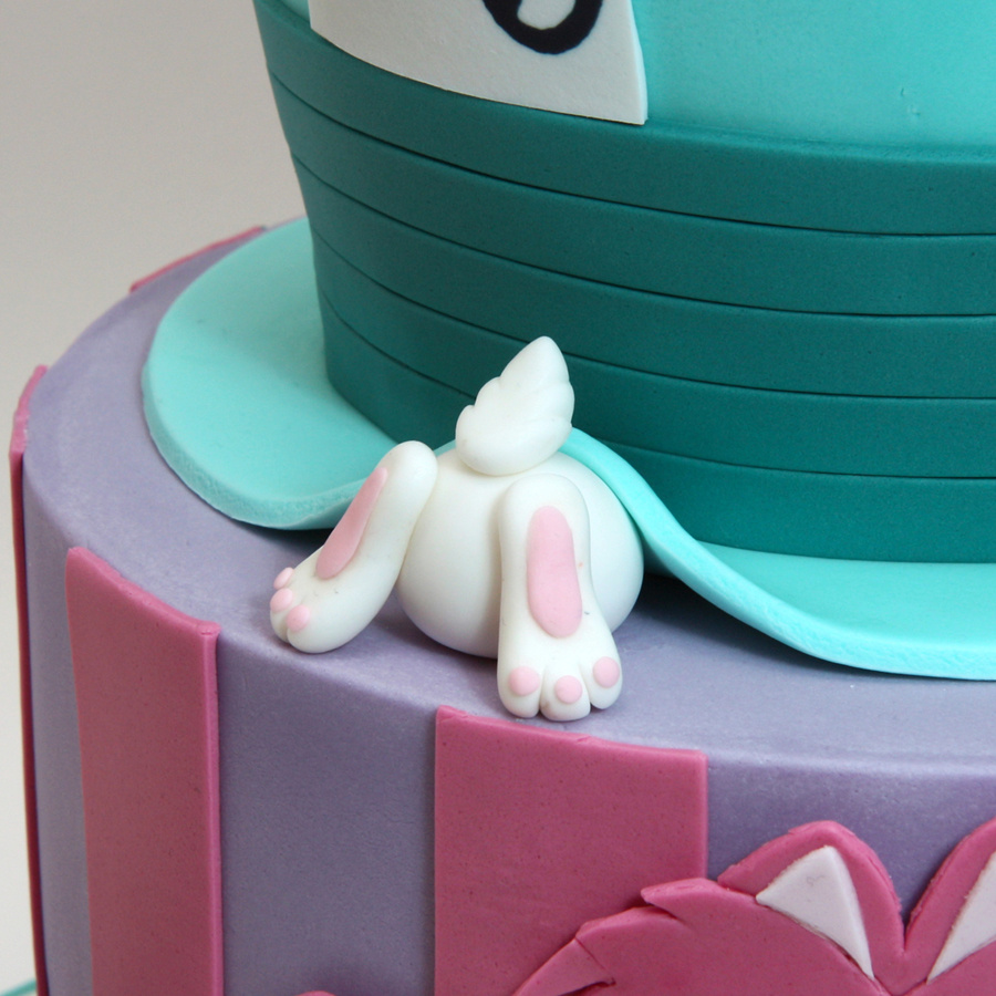 Alice in Wonderland cake