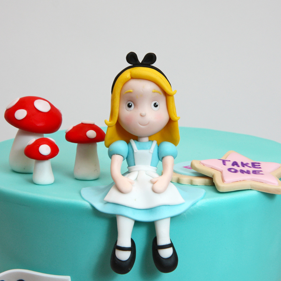 Alice in Wonderland cake