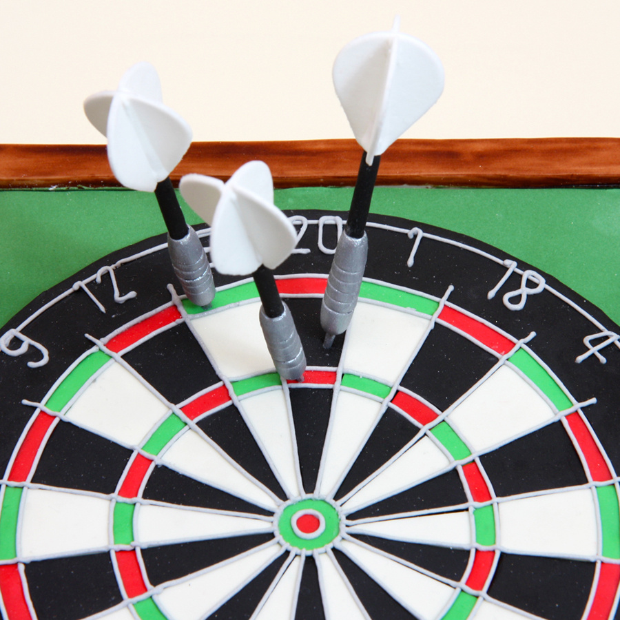 Dart board cake