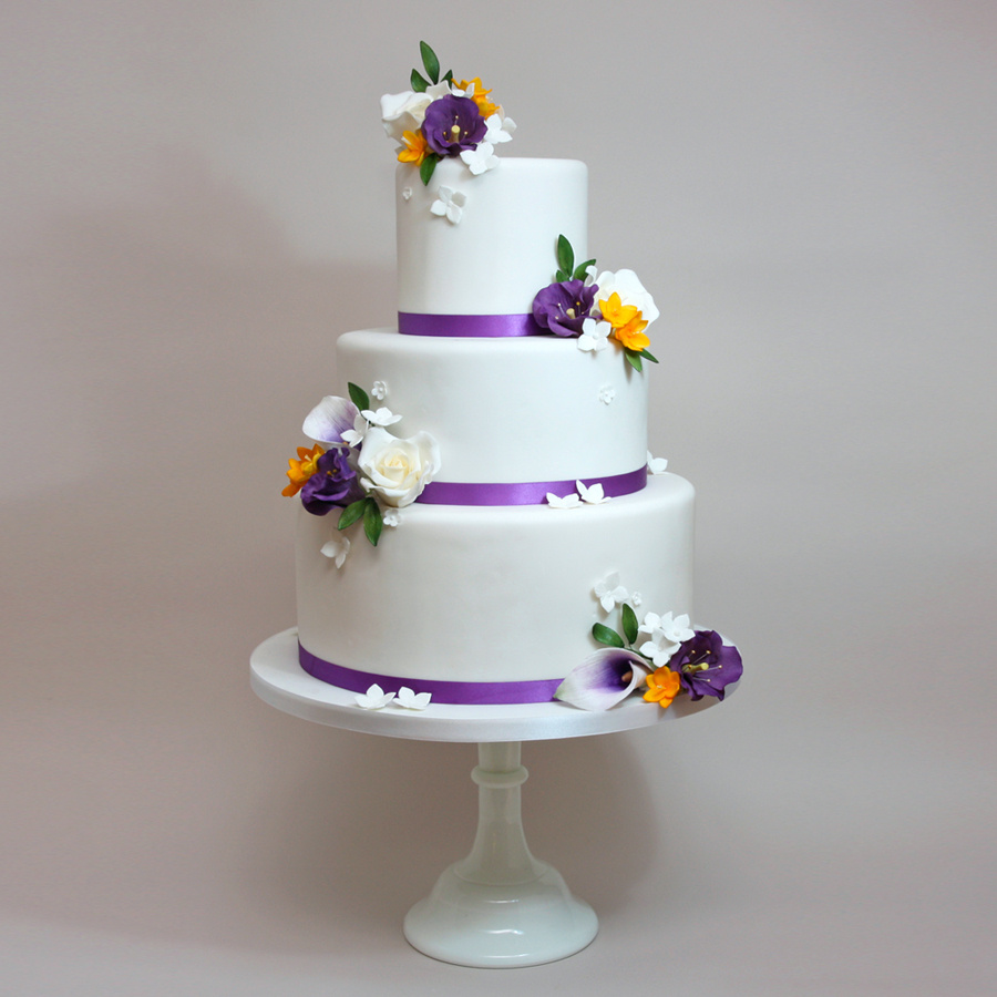 Floral decorated cake