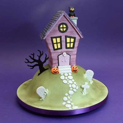 Halloween haunted house cake