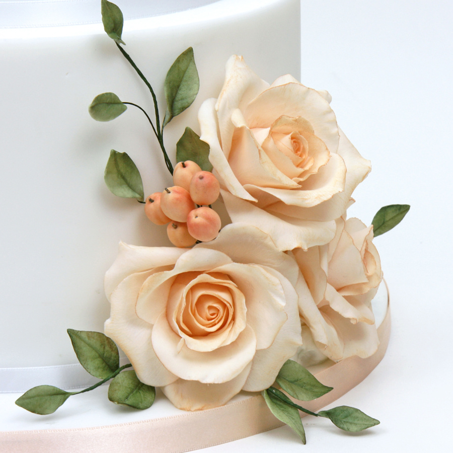 Peach roses and polka dots cake