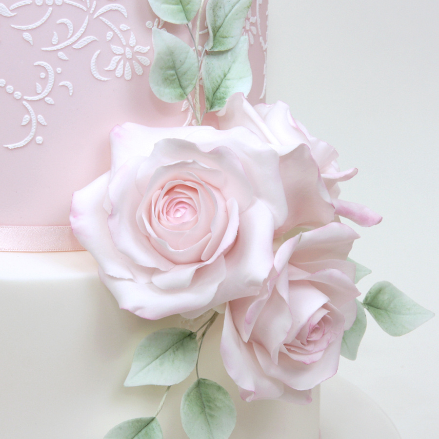 Pink roses and vintage stencil cake