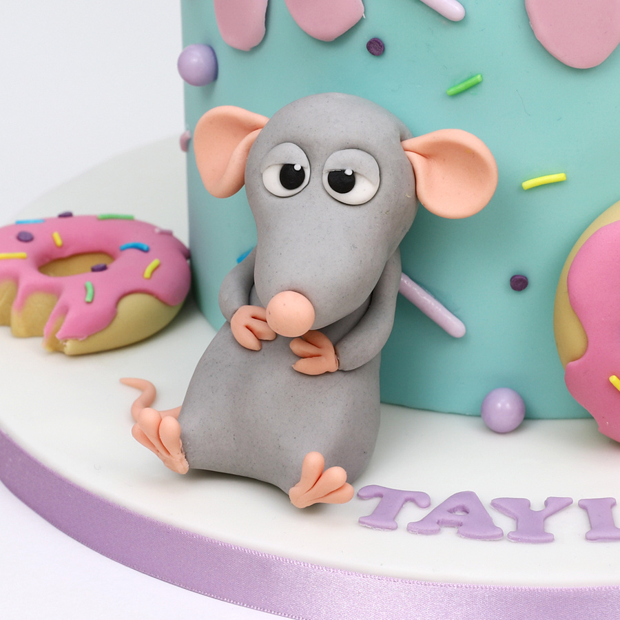 Rat and donuts cake