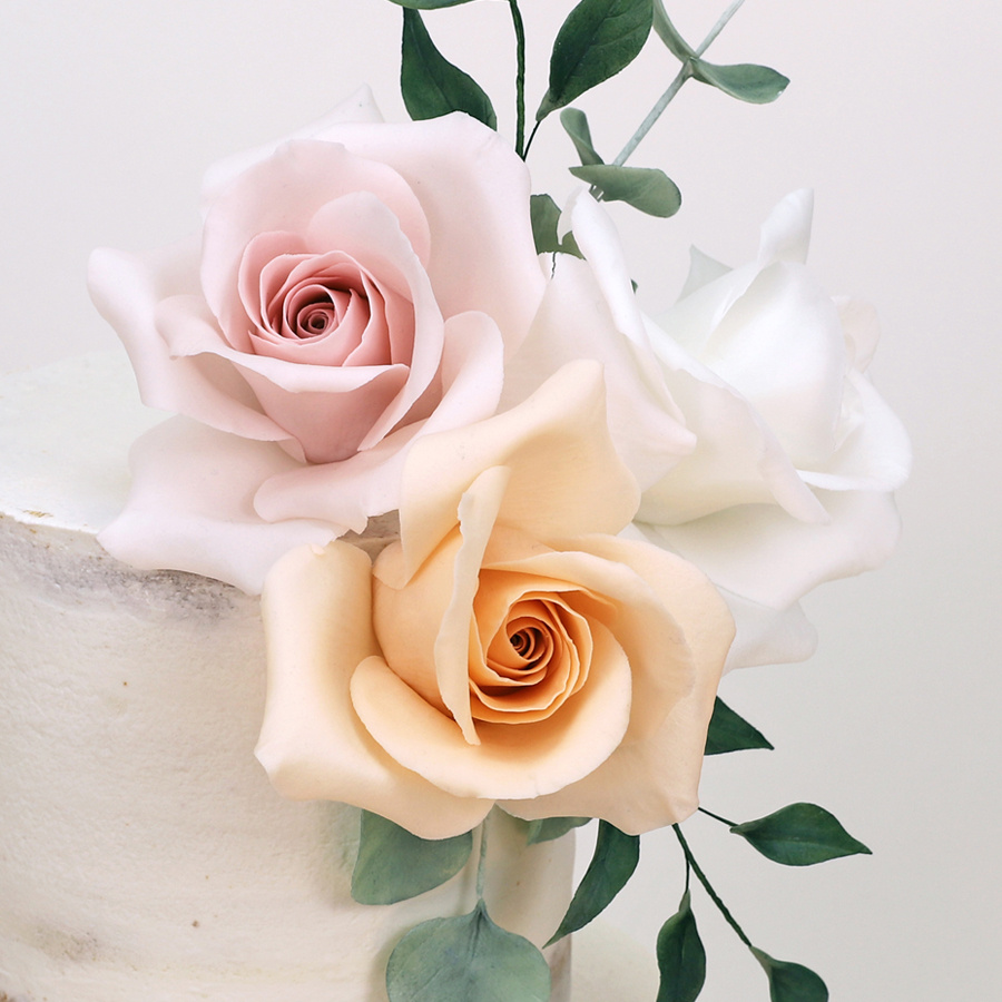 Semi-naked autumnal roses cake