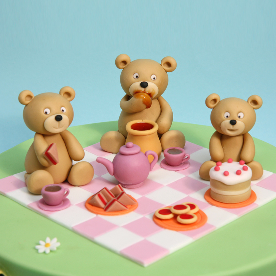 Teddy bear picnic cake