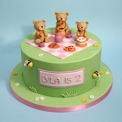 Teddy bear picnic cake