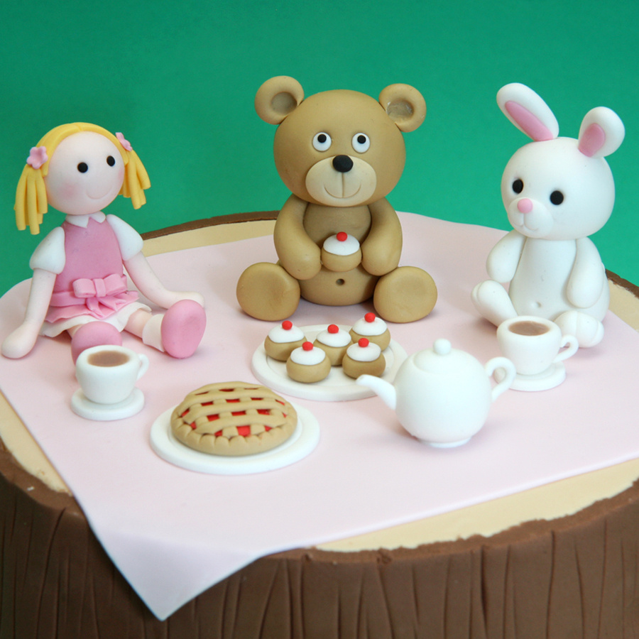 Toys picnic cake