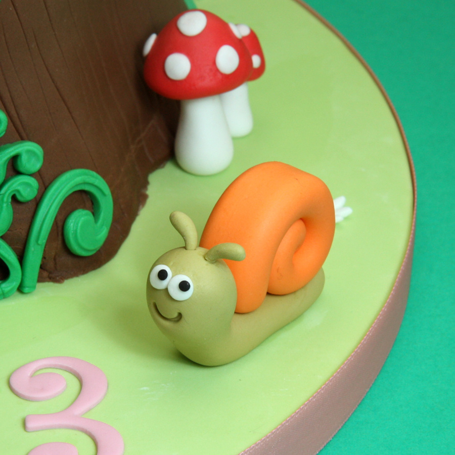 Toys picnic cake