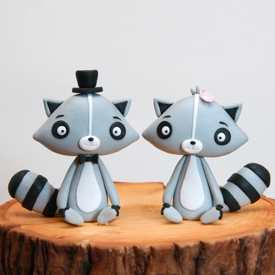 Woodland raccoons cake